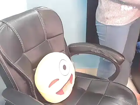 simmi lov online show from January 10, 2026, 4:41 am