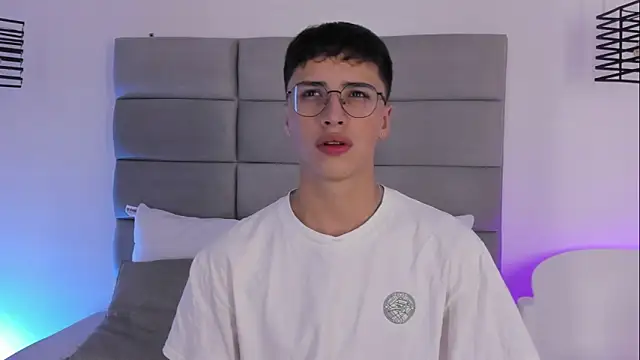JoshClaarktt online show from May 15, 2026, 4:21 am