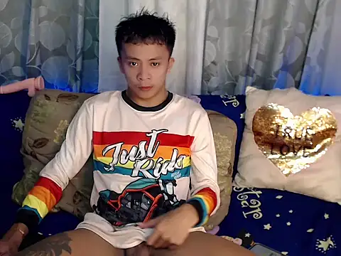 ur twinkKirk6969 online show from May 15, 2026, 7:34 pm