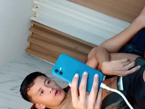 ur twinkKirk6969 online show from May 27, 2026, 4:58 pm