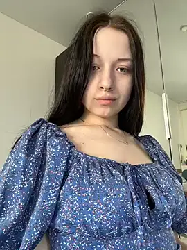 AlicePowells online show from June 1, 2026, 11:10 am