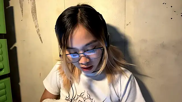 LenoraFrailey online show from December 23, 2025, 10:25 am