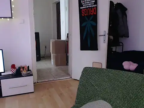 Snapshot of AlienforTwenty chatting on December 17, 2025, 9:03 am AlienforTwenty online show from December 17, 2025, 9:03 am