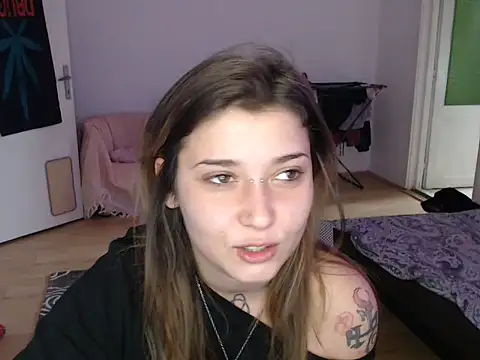 Snapshot of AlienforTwenty chatting on December 23, 2025, 10:14 am AlienforTwenty online show from December 23, 2025, 10:14 am