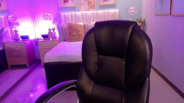 danielamilles online show from February 28, 2026, 2:11 am