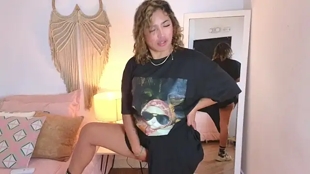 Grecia Miller  online show from December 22, 2025, 12:16 pm