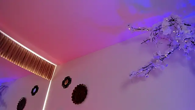 Morgan Lux online show from January 13, 2026, 12:42 pm