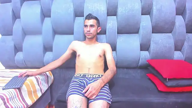 nahomiandandres online show from January 13, 2026, 3:43 am