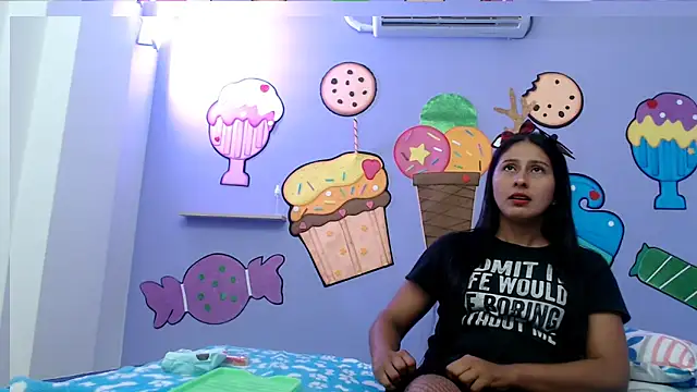 Snapshot of NOVAHOT98 chatting on December 17, 2025, 7:19 pm NOVAHOT98 online show from December 17, 2025, 7:19 pm