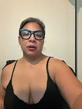Snapshot of BettyWhispers chatting on May 13, 2026, 12:56 pm BettyWhispers online show from May 13, 2026, 12:56 pm