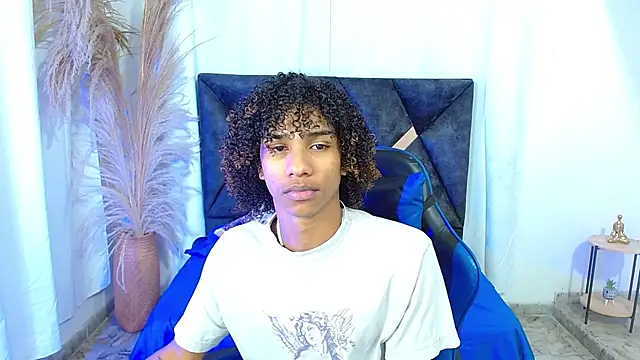 angelll18  online show from June 9, 2026, 8:32 pm