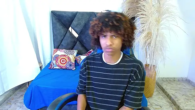 Snapshot of angelll18_ chatting on March 4, 2026, 8:16 pm angelll18 online show from March 4, 2026, 8:16 pm