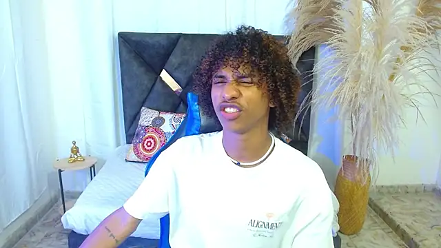 Snapshot of angelll18_ chatting on February 10, 2026, 8:30 pm angelll18 online show from February 10, 2026, 8:30 pm