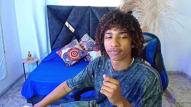 Snapshot of angelll18_ chatting on February 28, 2026, 8:30 pm angelll18 online show from February 28, 2026, 8:30 pm