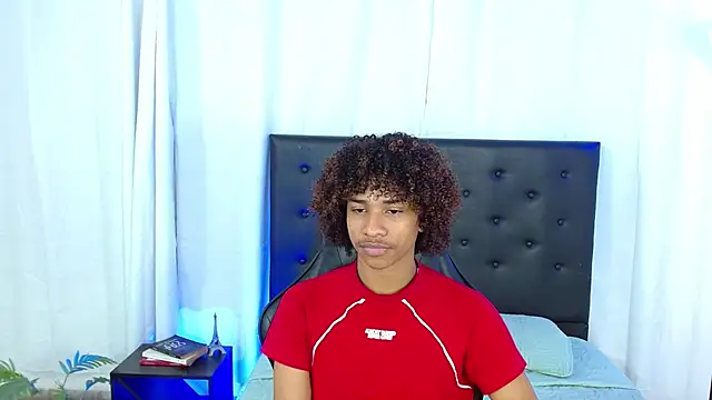 Snapshot of angelll18_ chatting on February 25, 2026, 8:19 pm angelll18 online show from February 25, 2026, 8:19 pm