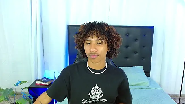 Snapshot of angelll18_ chatting on February 26, 2026, 9:37 pm angelll18 online show from February 26, 2026, 9:37 pm