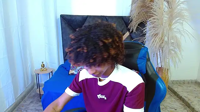 angelll18  online show from April 18, 2026, 8:20 pm