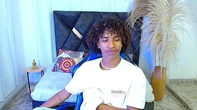 Snapshot of angelll18_ chatting on February 20, 2026, 8:44 pm angelll18 online show from February 20, 2026, 8:44 pm