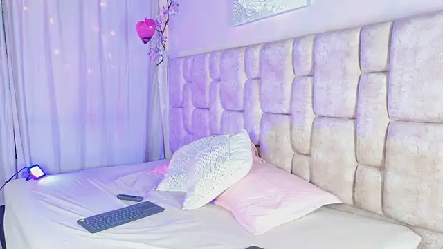 Snapshot of NanyMatrioska chatting on May 5, 2026, 10:24 pm NanyMatrioska online show from May 5, 2026, 10:24 pm