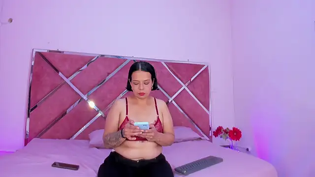 LunaaMorelli2 online show from December 14, 2025, 3:46 am