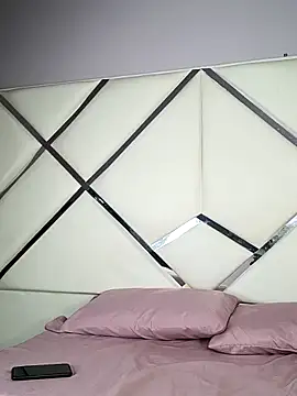 LunaaMorelli2 online show from December 19, 2025, 7:44 am