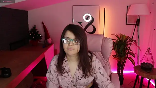 Snapshot of Ariell_Mini chatting on January 18, 2026, 2:20 pm Ariell Mini online show from January 18, 2026, 2:20 pm