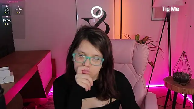 Snapshot of Ariell_Mini chatting on February 3, 2026, 1:16 pm Ariell Mini online show from February 3, 2026, 1:16 pm