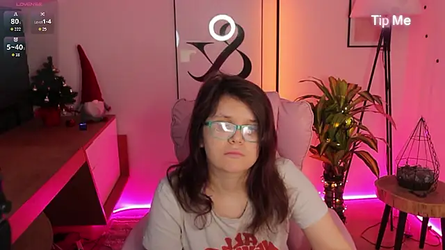 Snapshot of Ariell_Mini chatting on February 2, 2026, 1:21 pm Ariell Mini online show from February 2, 2026, 1:21 pm