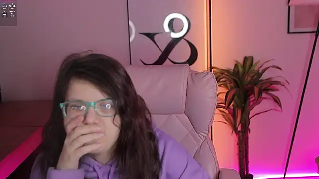 Snapshot of Ariell_Mini chatting on February 16, 2026, 1:10 pm Ariell Mini online show from February 16, 2026, 1:10 pm