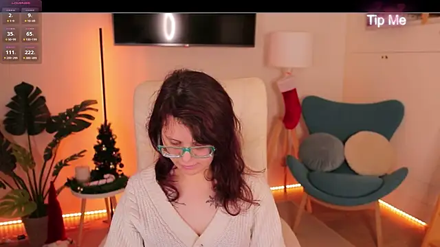 Snapshot of Ariell_Mini chatting on December 22, 2025, 6:46 am Ariell Mini online show from December 22, 2025, 6:46 am