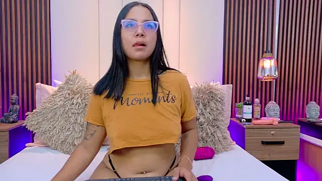 Snapshot of JulietteSins chatting on December 22, 2025, 1:22 pm JulietteSins online show from December 22, 2025, 1:22 pm