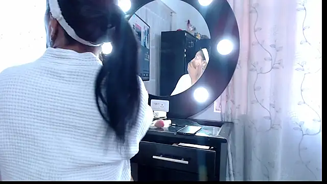 Naomy Mature online show from March 10, 2026, 12:09 pm