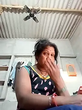 Snapshot of Shreya_pandit chatting on May 3, 2026, 1:00 am Shreya pandit online show from May 3, 2026, 1:00 am