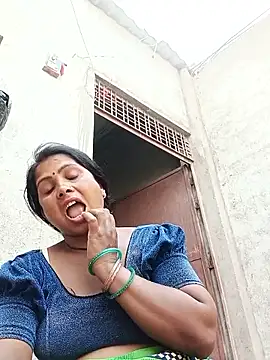 Snapshot of Shreya_pandit chatting on May 13, 2026, 12:12 pm Shreya pandit online show from May 13, 2026, 12:12 pm