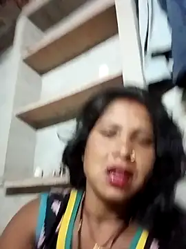 Snapshot of Shreya_pandit chatting on May 4, 2026, 11:29 pm Shreya pandit online show from May 4, 2026, 11:29 pm