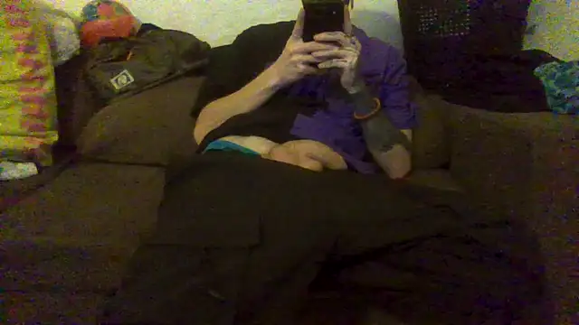 Snapshot of atreus69big chatting on April 21, 2026, 9:32 pm atreus69big online show from April 21, 2026, 9:32 pm