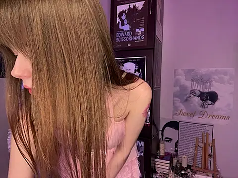 Moonliiine online show from January 12, 2026, 1:18 pm