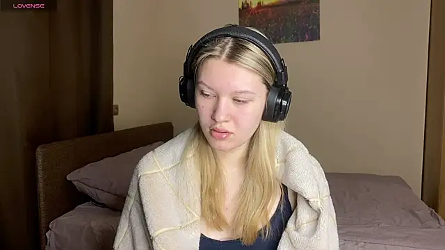 Snapshot of SkyeDavis chatting on February 4, 2026, 6:47 pm SkyeDavis online show from February 4, 2026, 6:47 pm