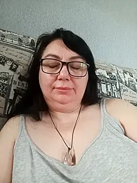 MariSwan222 online show from May 18, 2026, 6:40 am