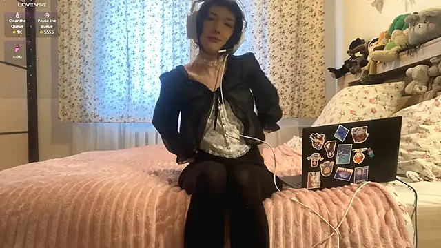 AliceInYourWonders online show from January 13, 2026, 10:19 am