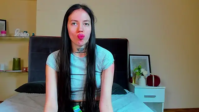 AdrianaCult online show from March 21, 2026, 8:19 am