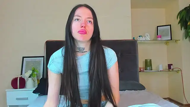 AdrianaCult online show from March 17, 2026, 1:14 pm