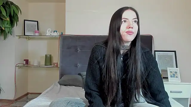 AdrianaCult online show from February 17, 2026, 6:11 am