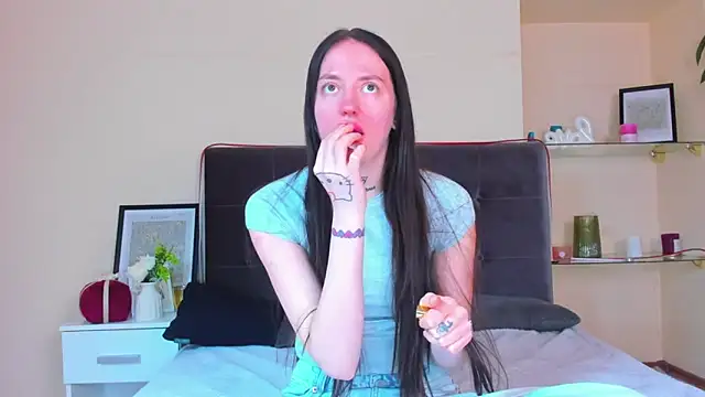 AdrianaCult online show from March 16, 2026, 1:04 pm