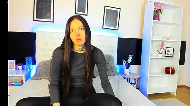 AdrianaCult online show from April 12, 2026, 5:33 am