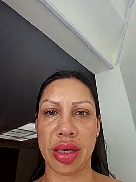 Snapshot of Grace_Velvet chatting on April 2, 2026, 9:21 pm Grace Velvet online show from April 2, 2026, 9:21 pm