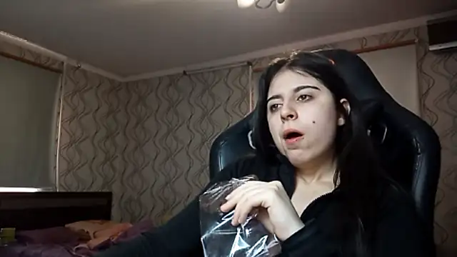 Snapshot of WaltraudPattie chatting on February 11, 2026, 12:32 am WaltraudPattie online show from February 11, 2026, 12:32 am