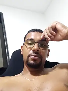 Reis001122 online show from April 28, 2026, 3:00 am