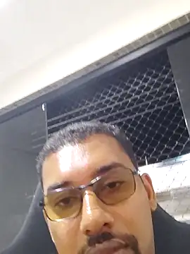 Reis001122 online show from April 26, 2026, 4:54 am