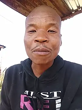 thabisozxz online show from May 18, 2026, 11:04 am